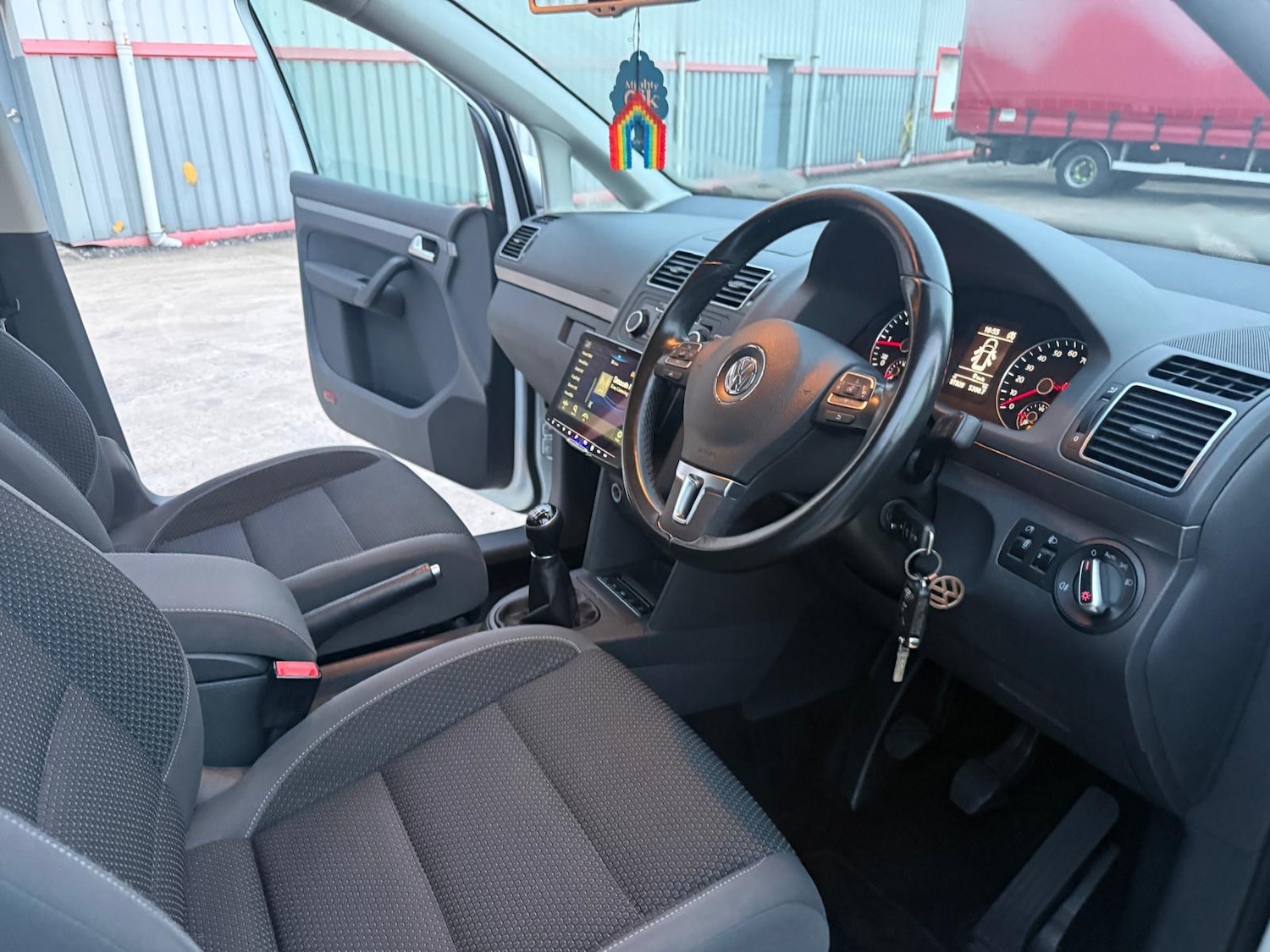 Used Volkswagen Touran 2015 for sale - 76940121: Photo 25