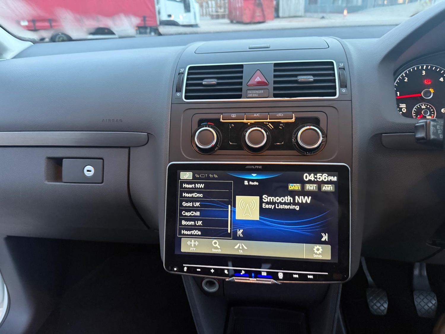 Used Volkswagen Touran 2015 for sale - 76940121: Photo 26