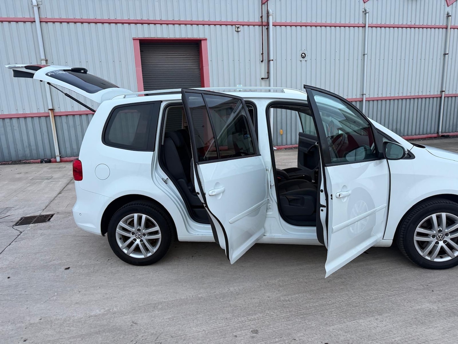 Used Volkswagen Touran 2015 for sale - 76940121: Photo 27