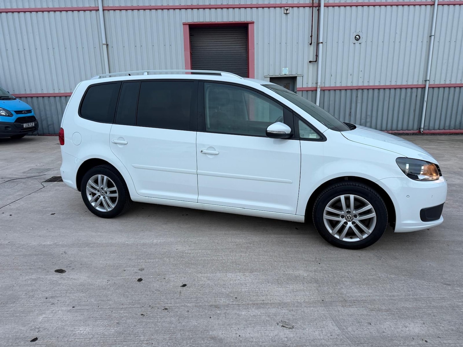 Used Volkswagen Touran 2015 for sale - 76940121: Photo 3
