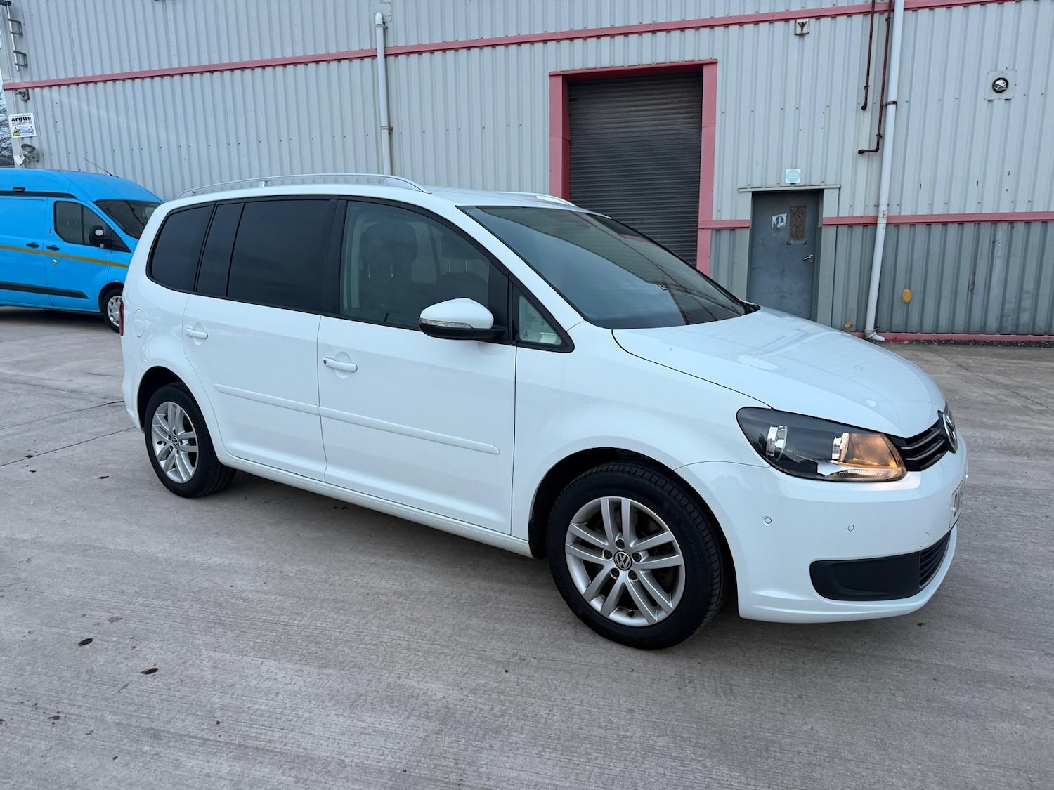 Used Volkswagen Touran 2015 for sale - 76940121: Photo 5