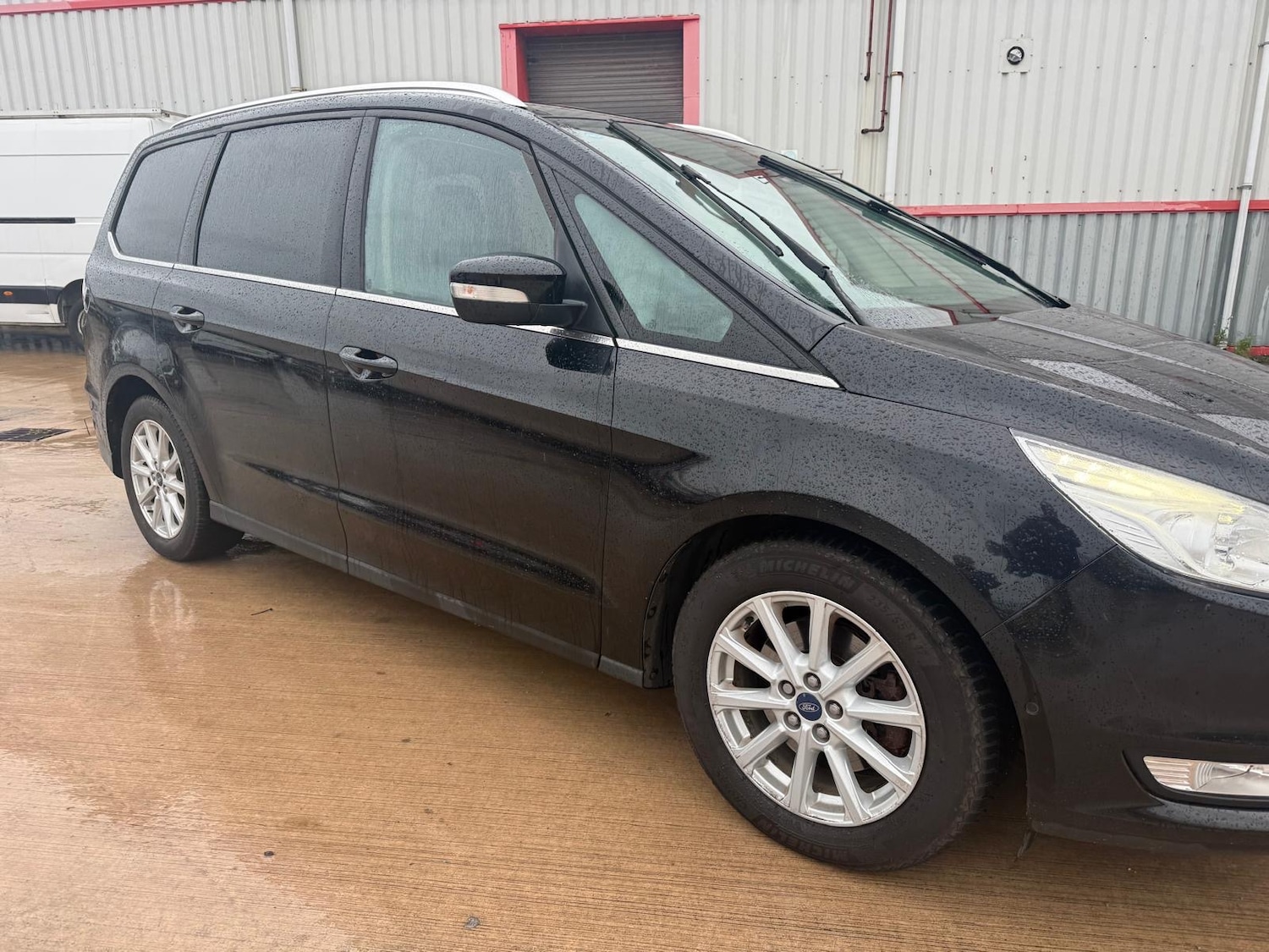 Used Ford Galaxy 2017 for sale - 76588492: Photo 2