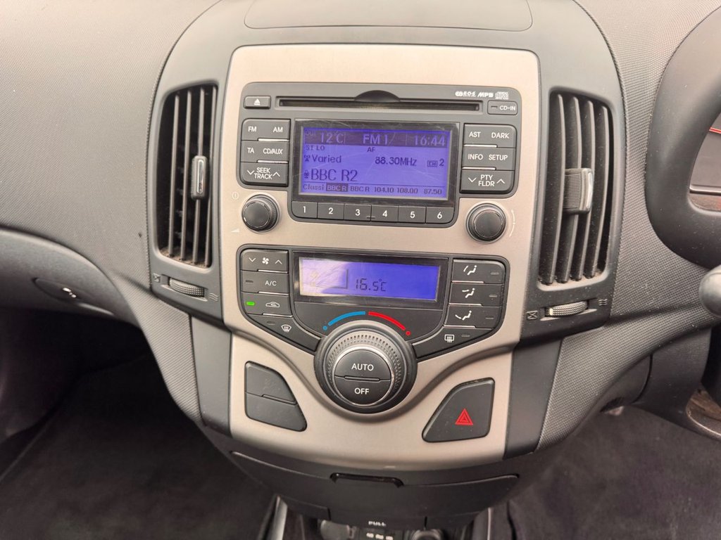 Used Hyundai i30 2010 for sale - 76099930: Photo 13
