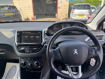 Used Peugeot 2008 2015 for sale - 75144321: Photo