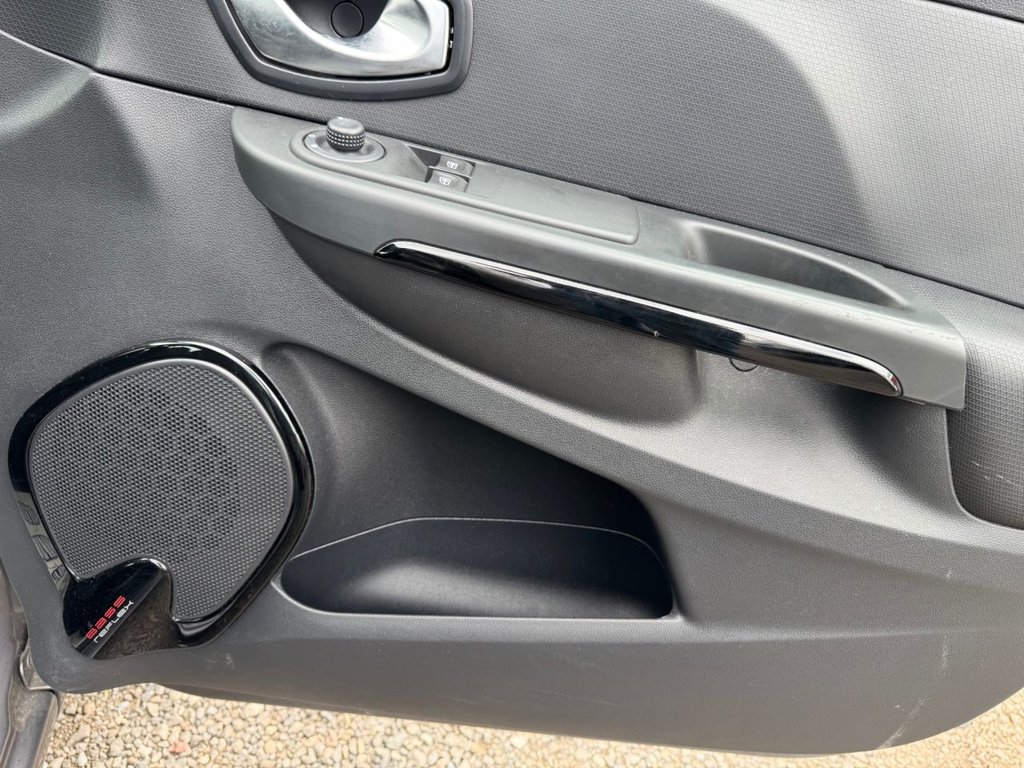 Used Renault Clio 2016 for sale - 76797554: Photo 19