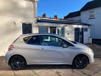 Used Peugeot 208 2013 for sale - 77098091: Photo