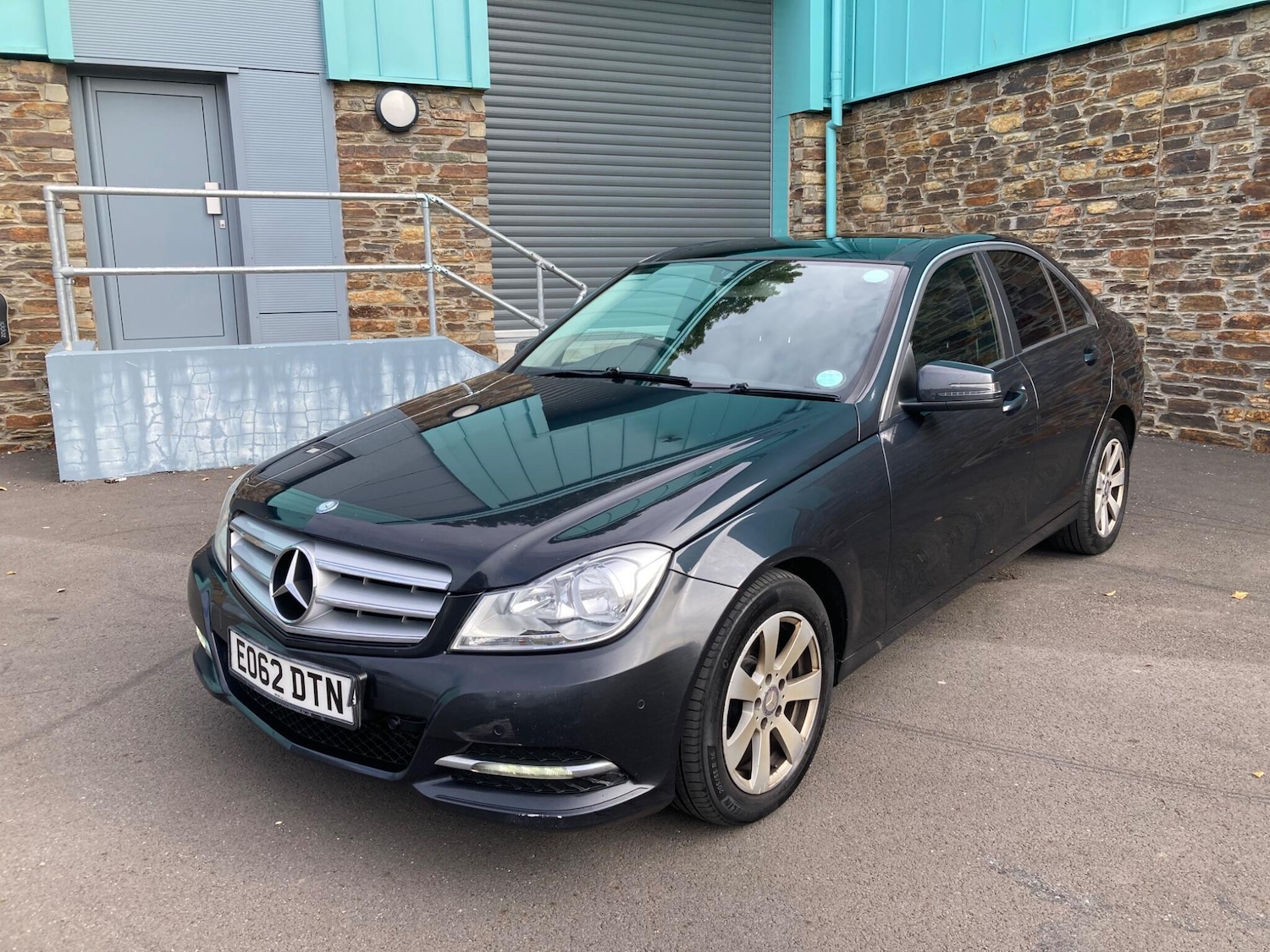 Used Mercedes-Benz C-Class 2012 for sale - 76043155: Photo 2
