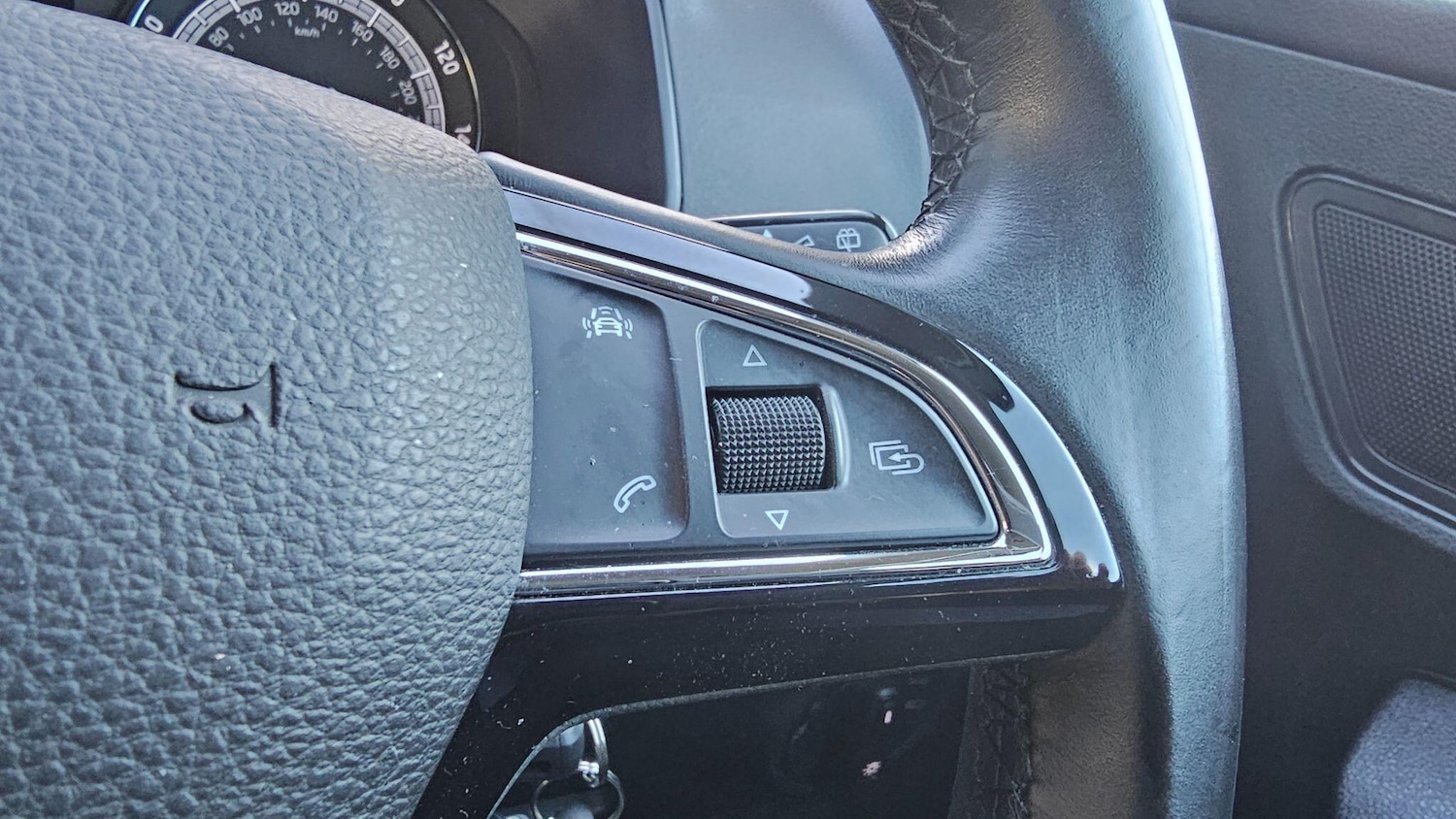 Used Skoda Karoq 2018 for sale - 77120463: Photo 31