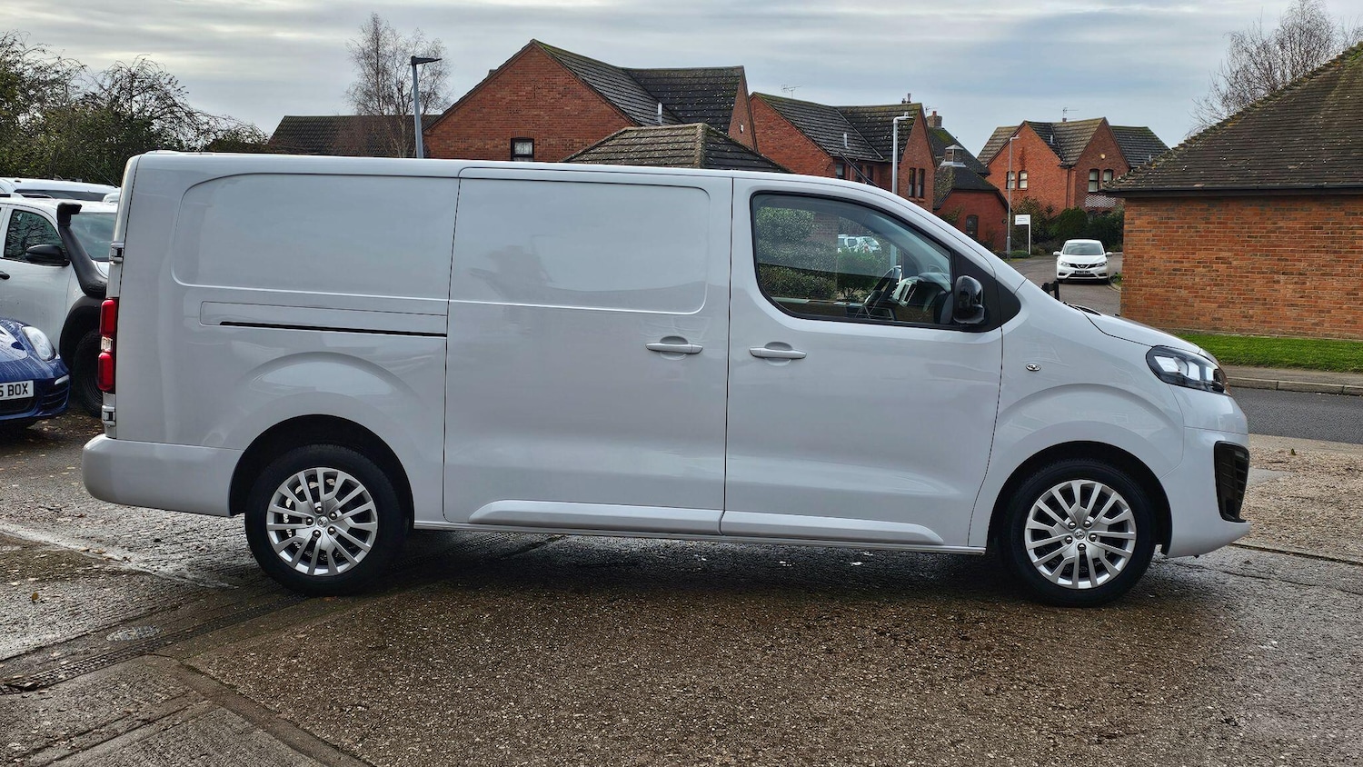 Used Vauxhall Vivaro 2023 for sale - 77123962: Photo 3
