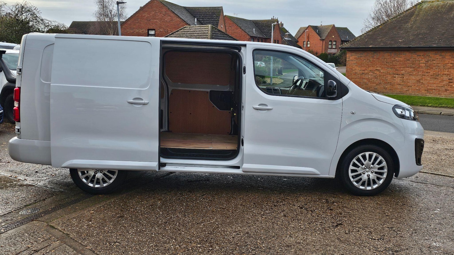 Used Vauxhall Vivaro 2023 for sale - 77123962: Photo 4