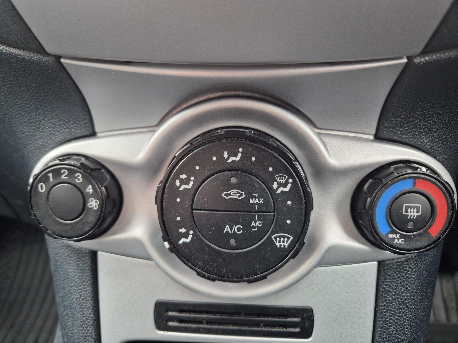 Used Ford Fiesta 2012 for sale - 76294576: Photo 24