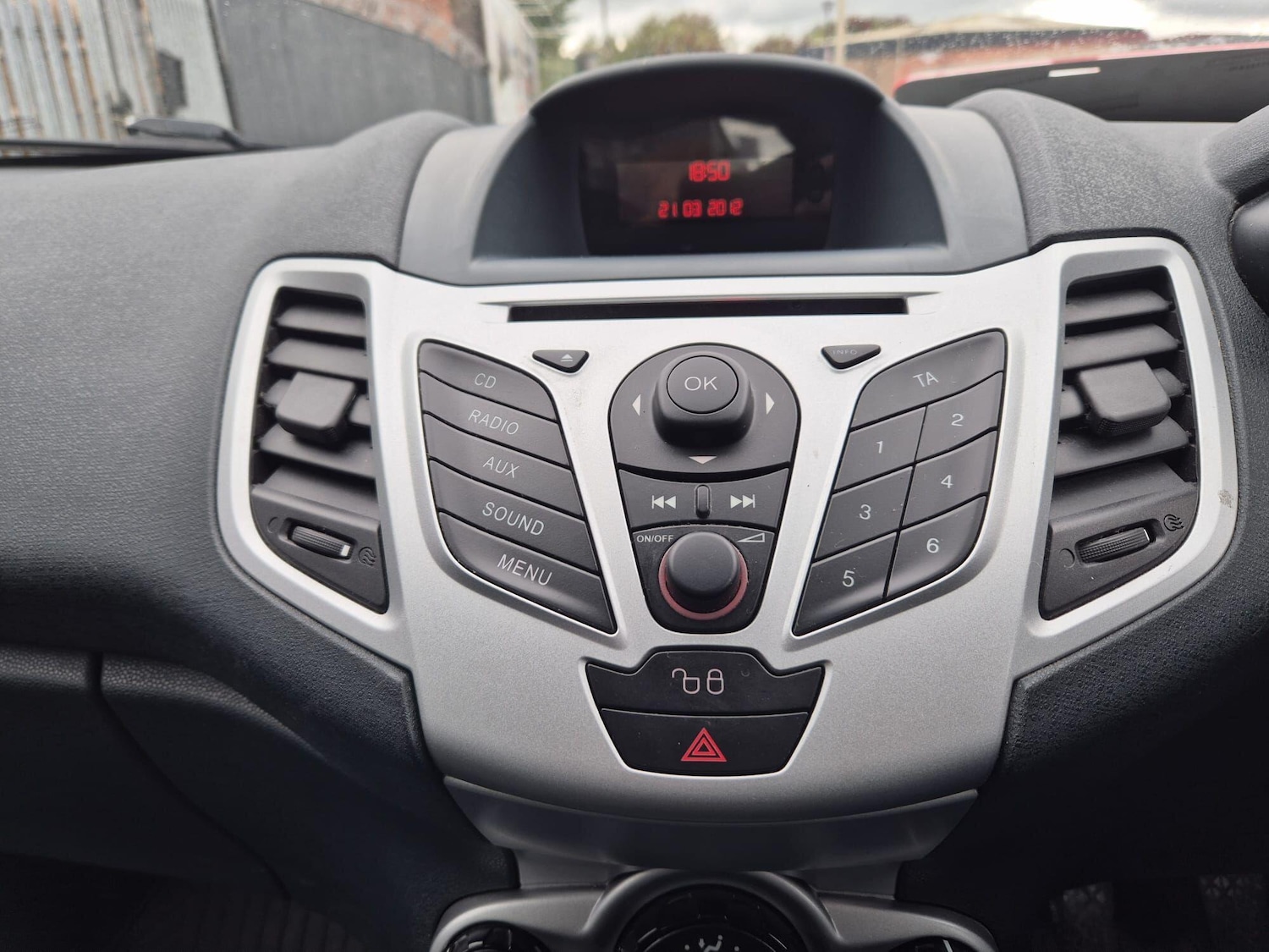 Used Ford Fiesta 2012 for sale - 76294576: Photo 40