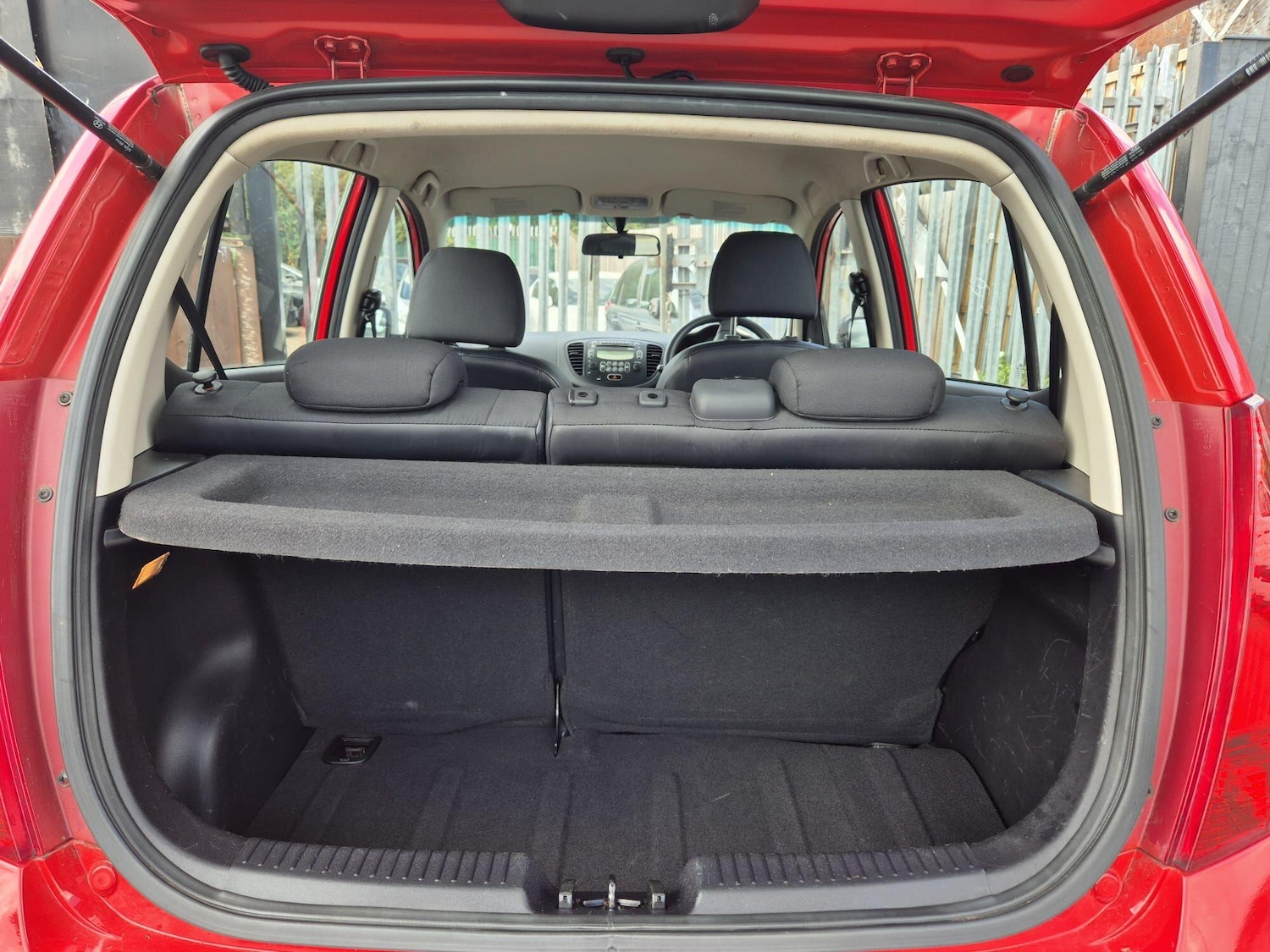 Used Hyundai i10 2010 for sale - 76295488: Photo 15