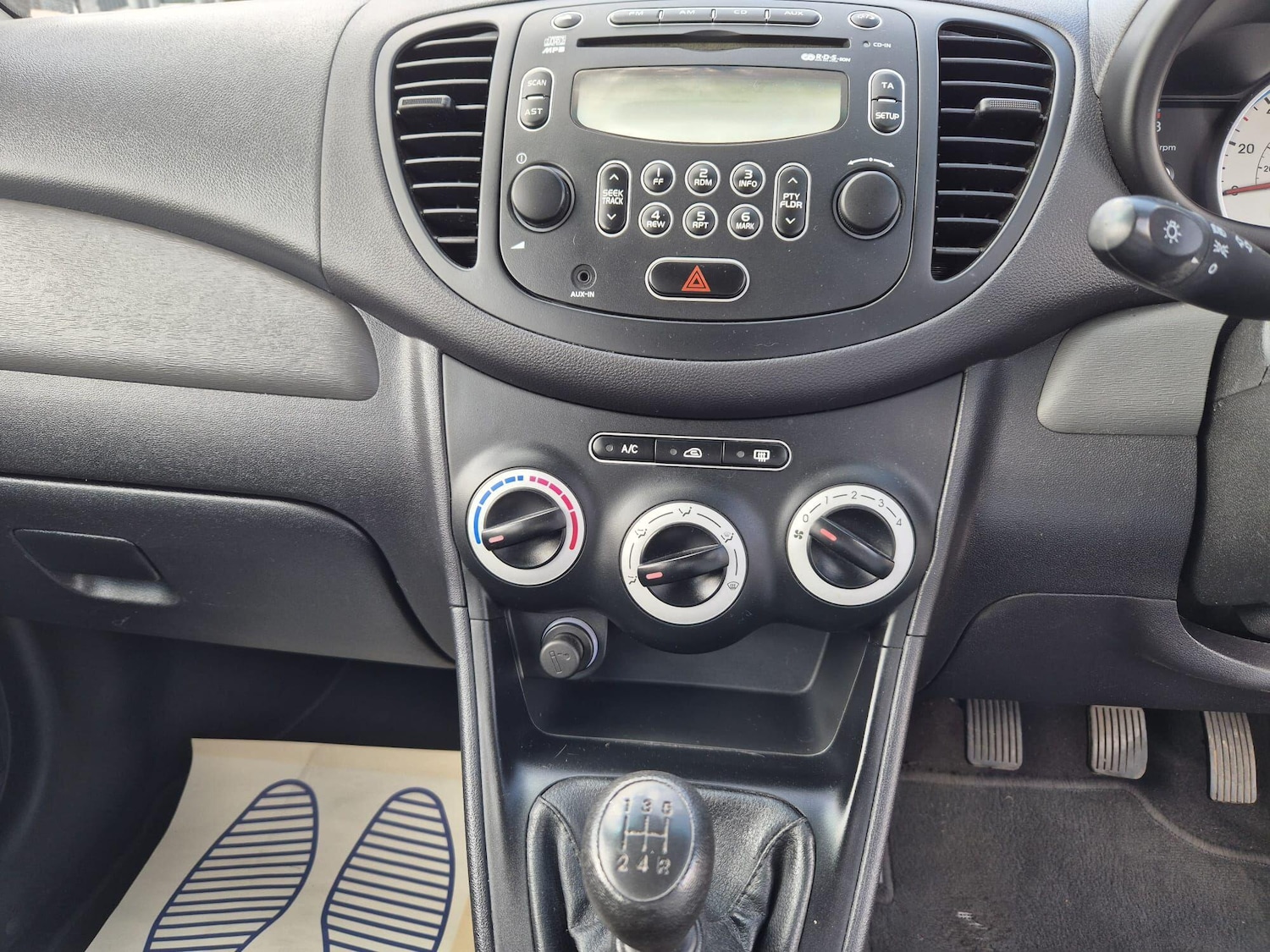 Used Hyundai i10 2010 for sale - 76295488: Photo 18
