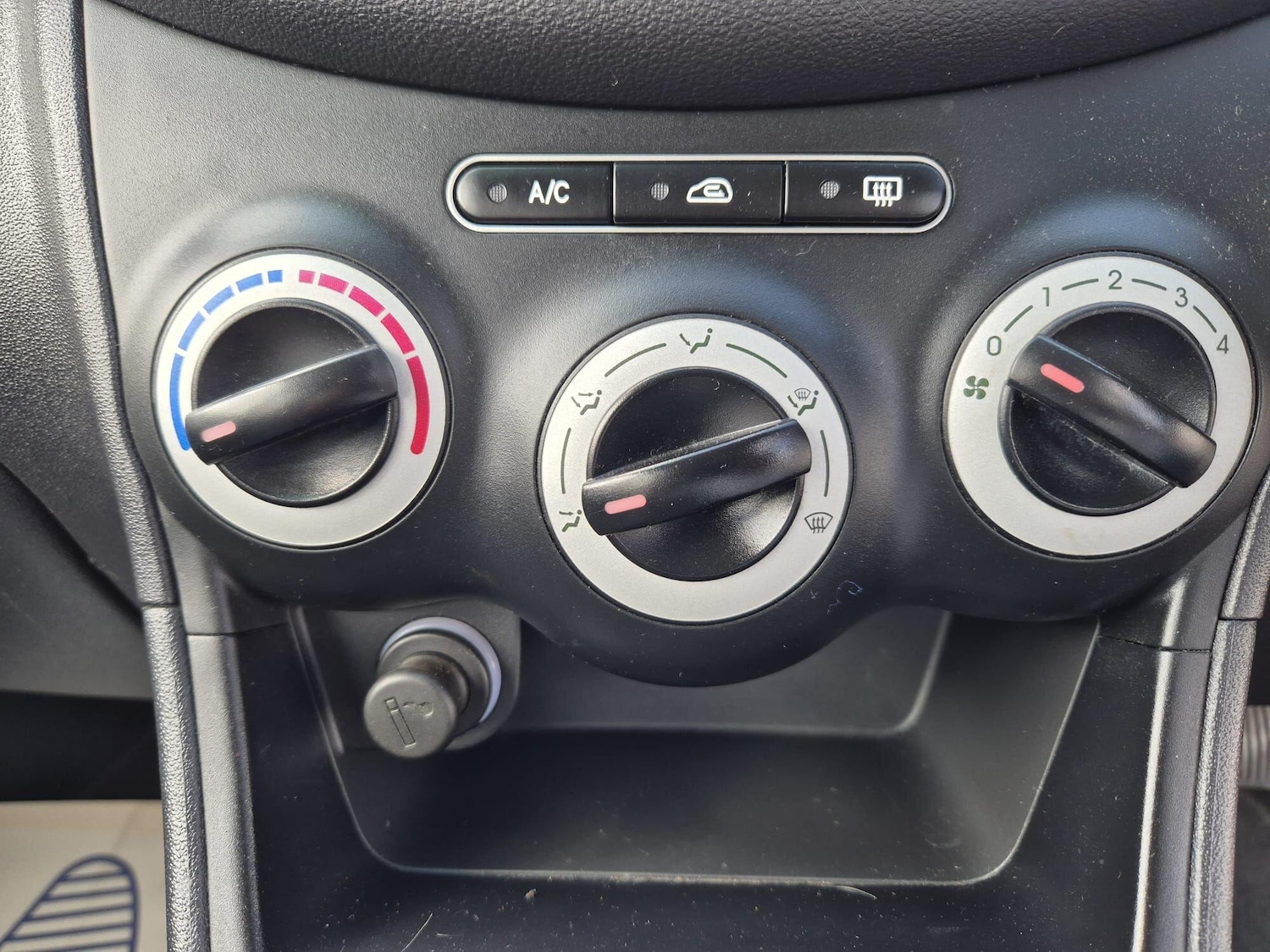 Used Hyundai i10 2010 for sale - 76295488: Photo 23