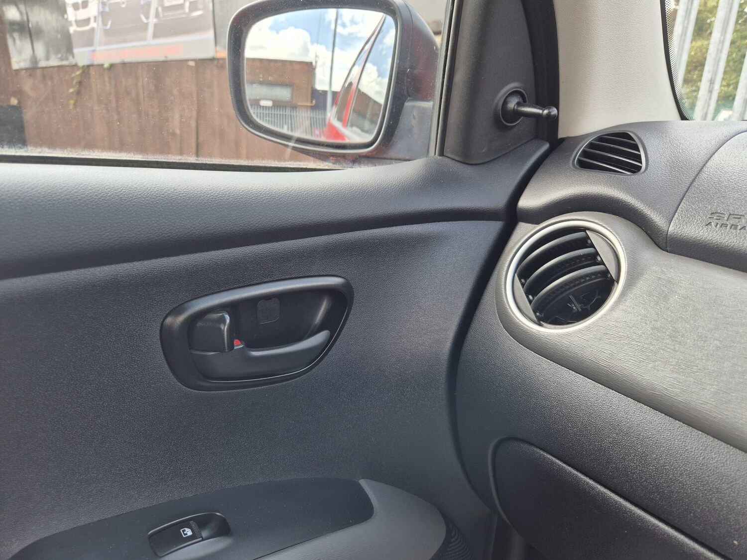 Used Hyundai i10 2010 for sale - 76295488: Photo 25