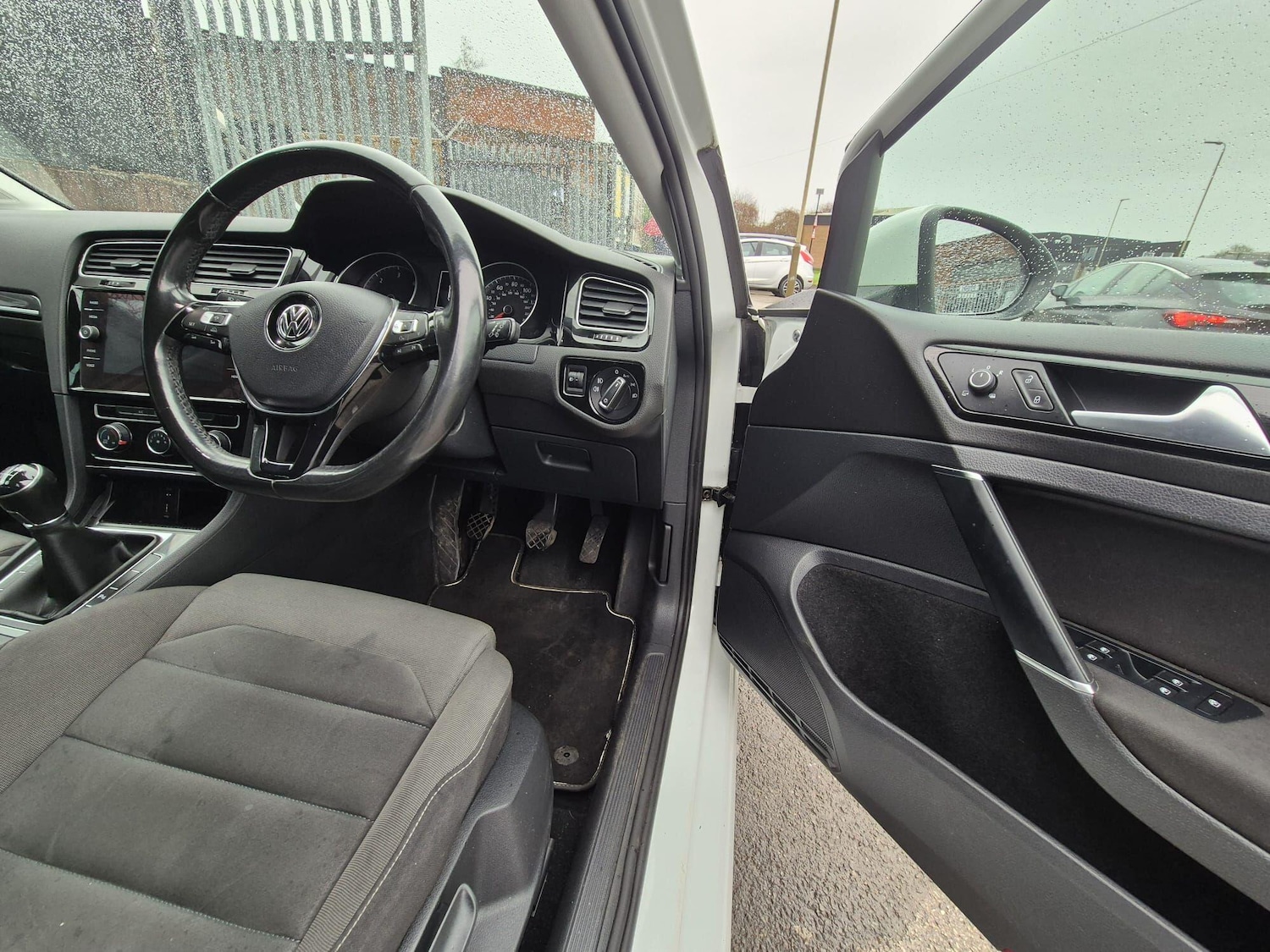 Used Volkswagen Golf 2017 for sale - 76926539: Photo 26