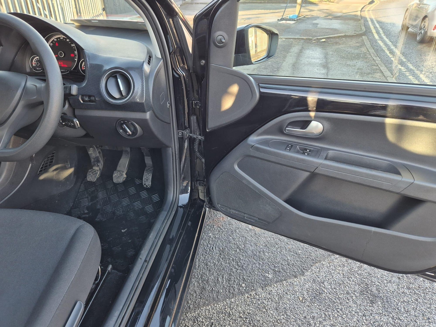 Used Volkswagen up! 2018 for sale - 76619936: Photo 18