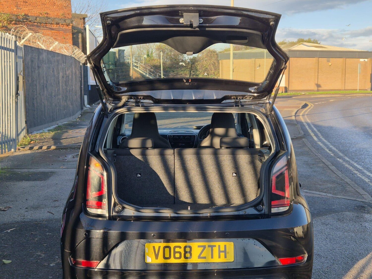 Used Volkswagen up! 2018 for sale - 76619936: Photo 37