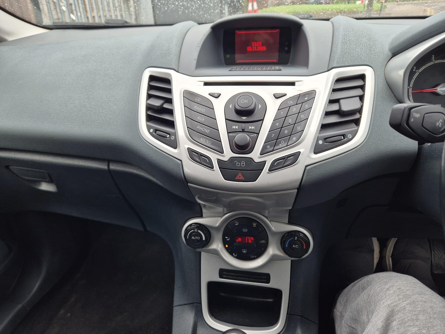 Used Ford Fiesta 2010 for sale - 76499395: Photo 14