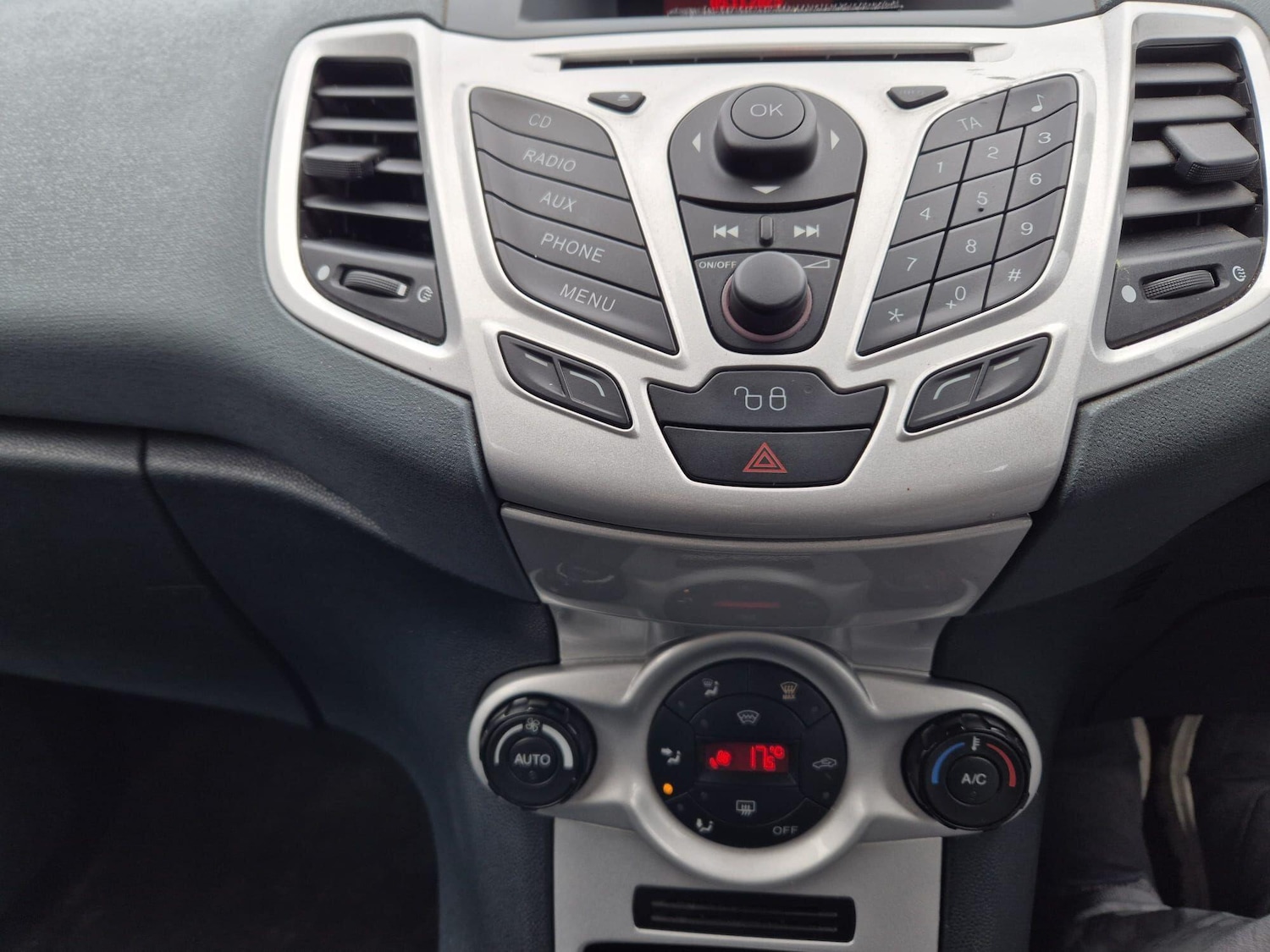 Used Ford Fiesta 2010 for sale - 76499395: Photo 15