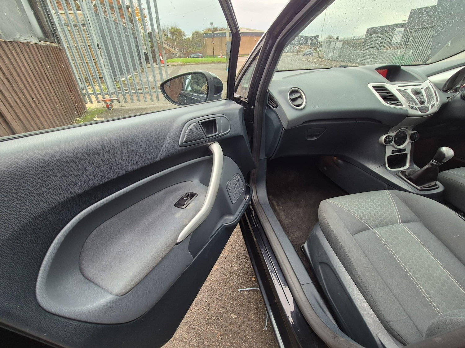 Used Ford Fiesta 2010 for sale - 76499395: Photo 27