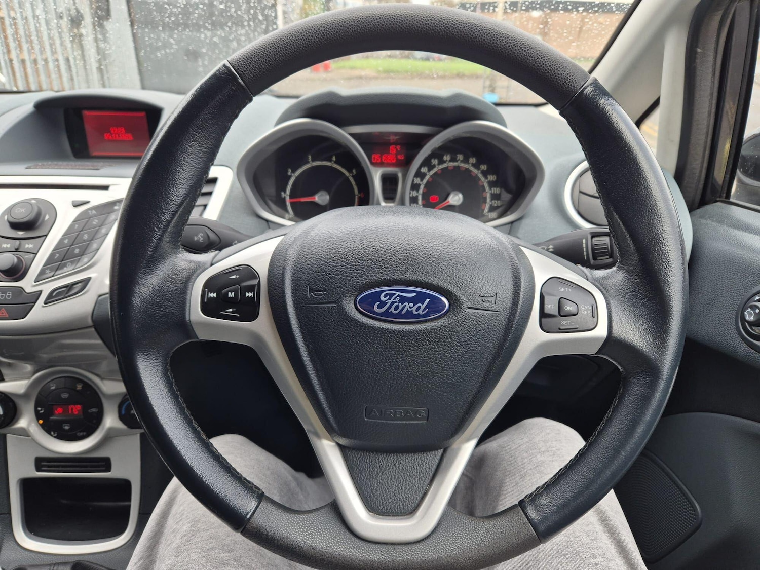 Used Ford Fiesta 2010 for sale - 76499395: Photo 41