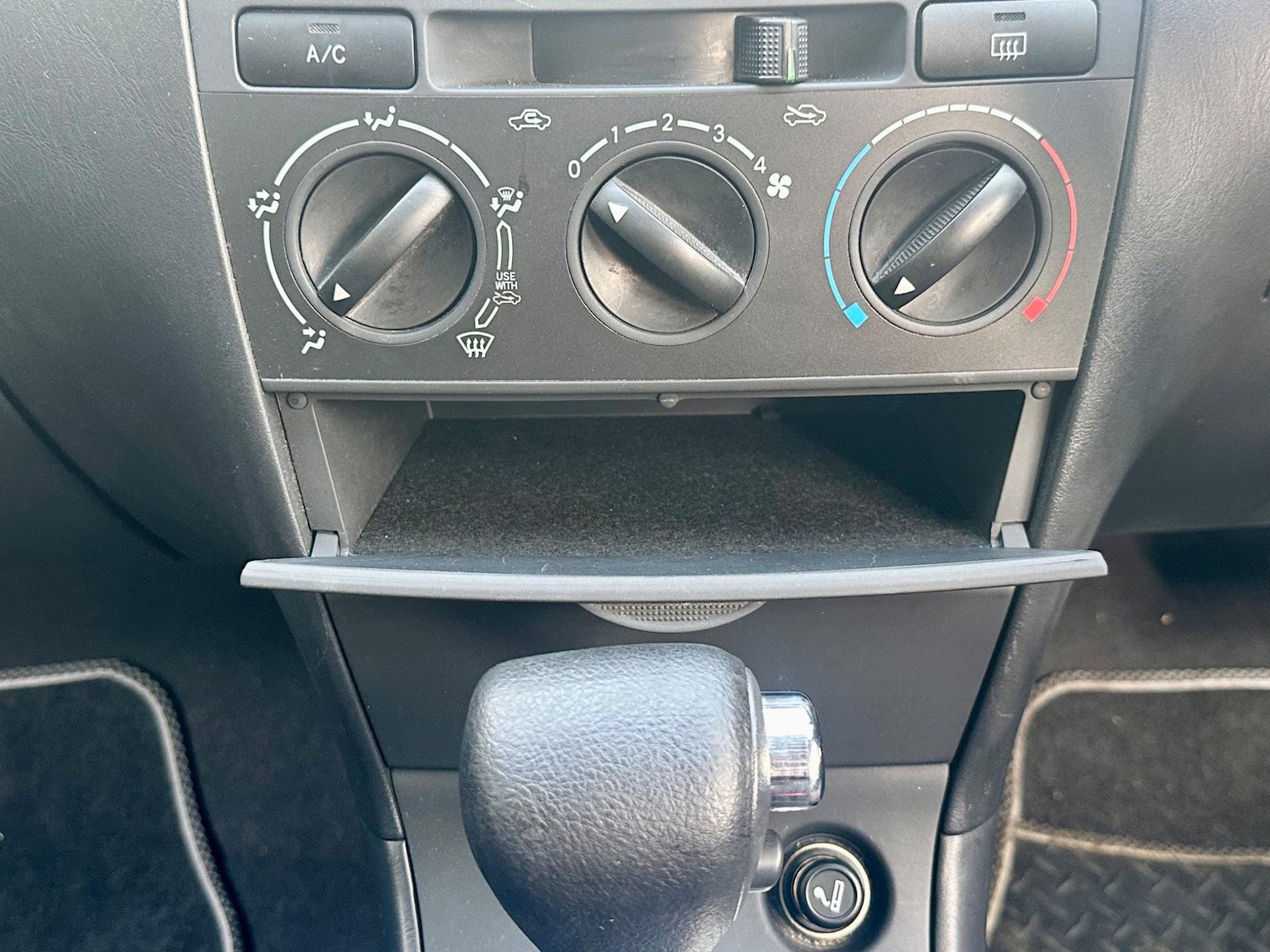 Used Toyota Corolla 2003 for sale - 76990266: Photo 44