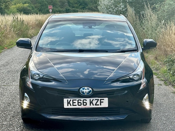 Used Toyota Prius 2017 for sale - 76295529: Photo 2