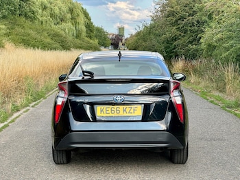 Used Toyota Prius 2017 for sale - 76295529: Photo 4