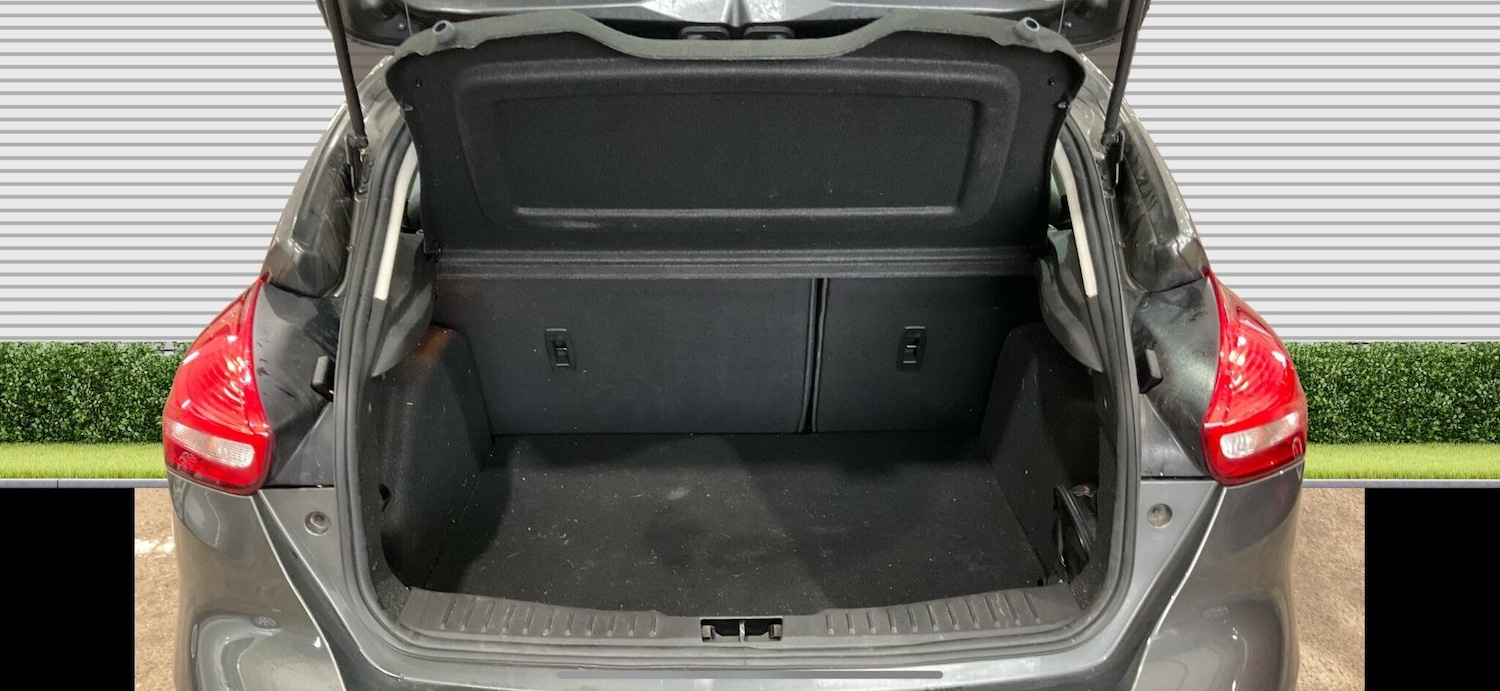 Used Ford Focus 2017 for sale - 76989576: Photo 6