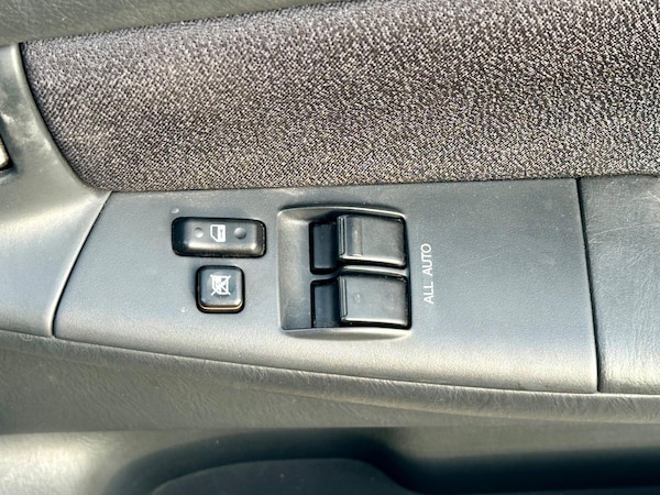 Used Toyota Corolla 2003 for sale - 76284227: Photo 27