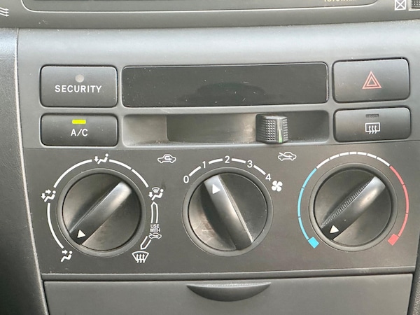 Used Toyota Corolla 2003 for sale - 76284227: Photo 45