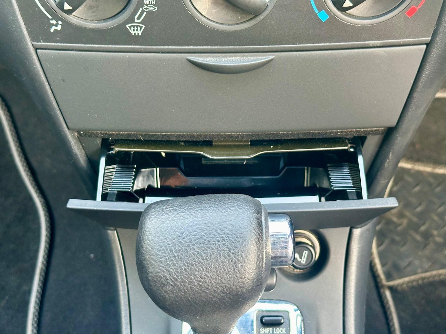 Used Toyota Corolla 2003 for sale - 76284227: Photo 46