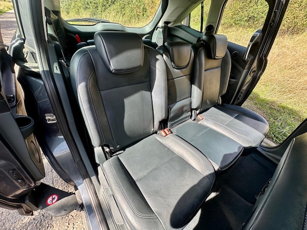 Used Ford Grand C-Max 2013 for sale - 76296128: Photo 14