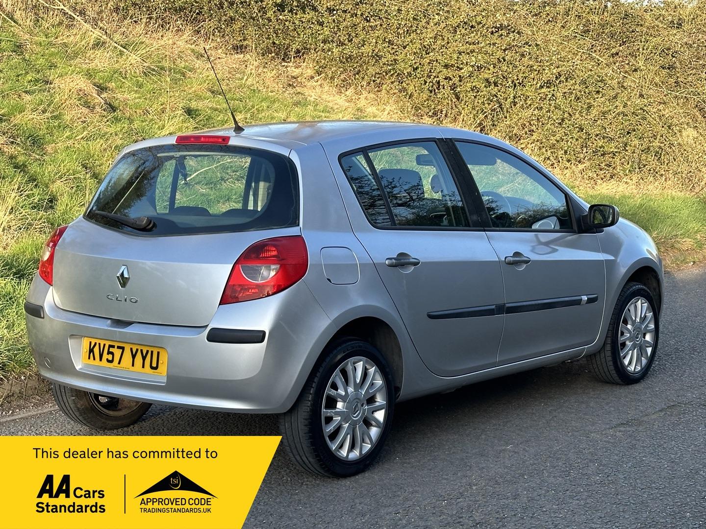 Used Renault Clio for sale - 76996213: Photo 2