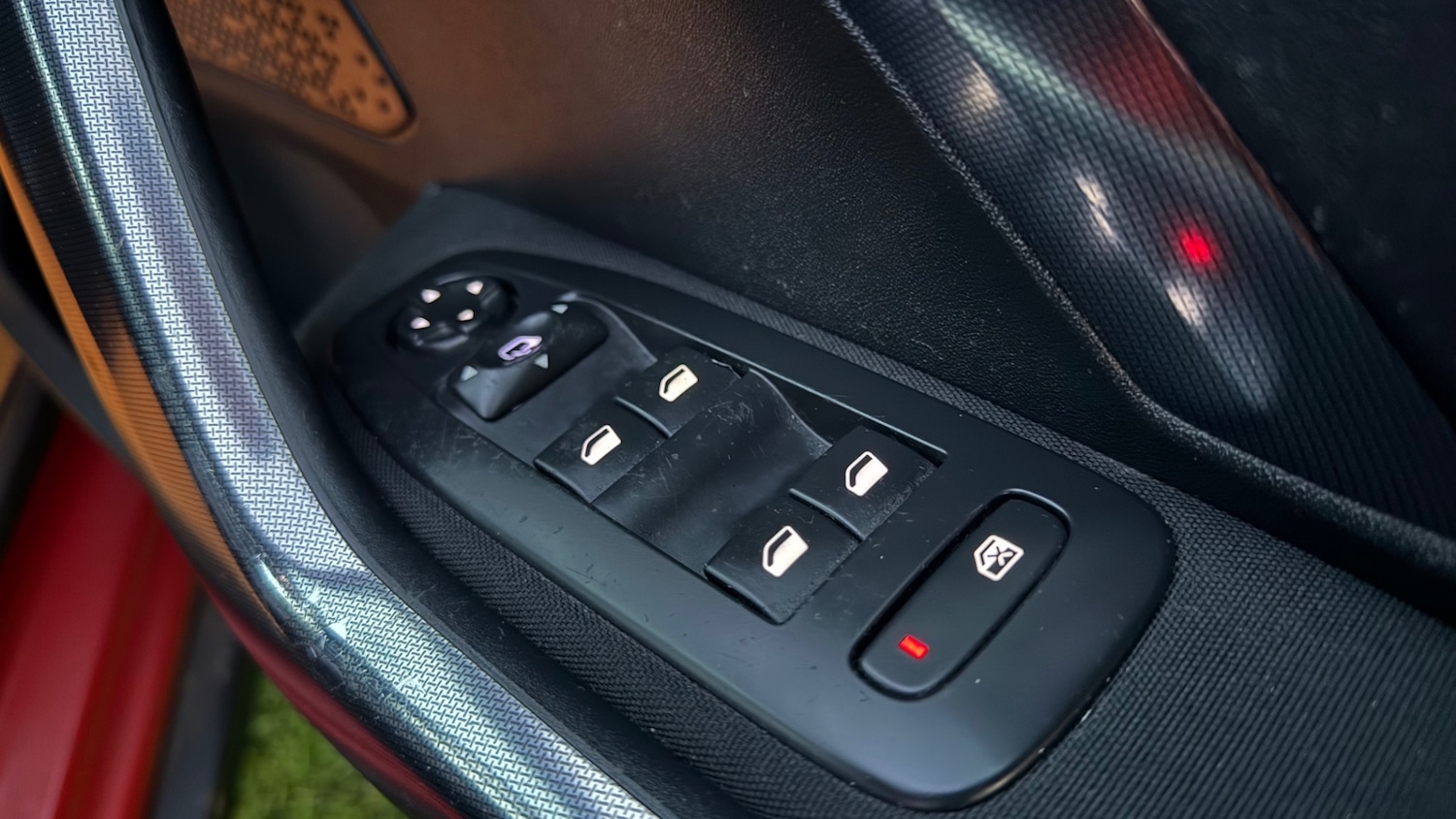 Used Peugeot 2008 2015 for sale - 76367053: Photo 17