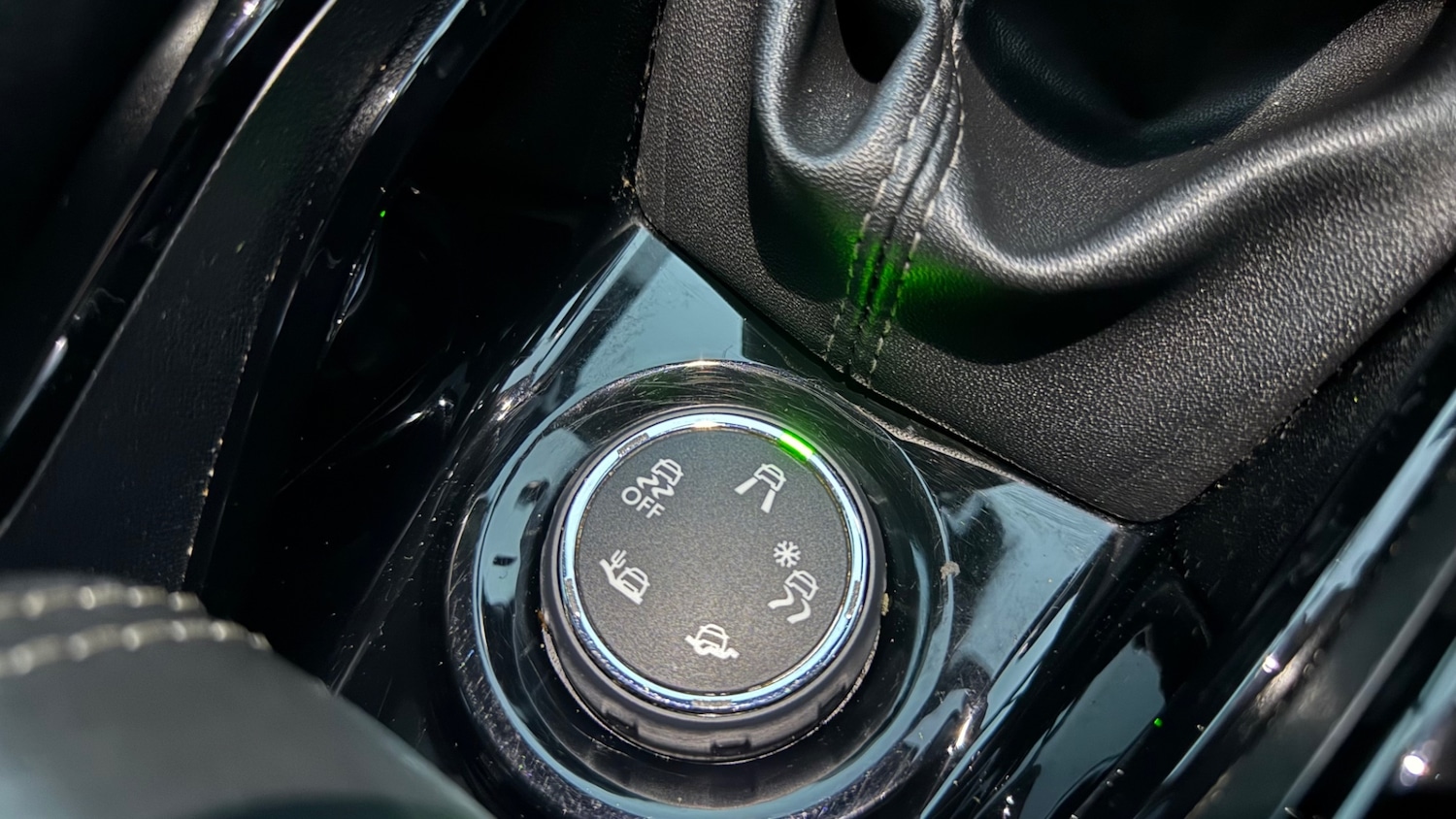 Used Peugeot 2008 2015 for sale - 76367053: Photo 24