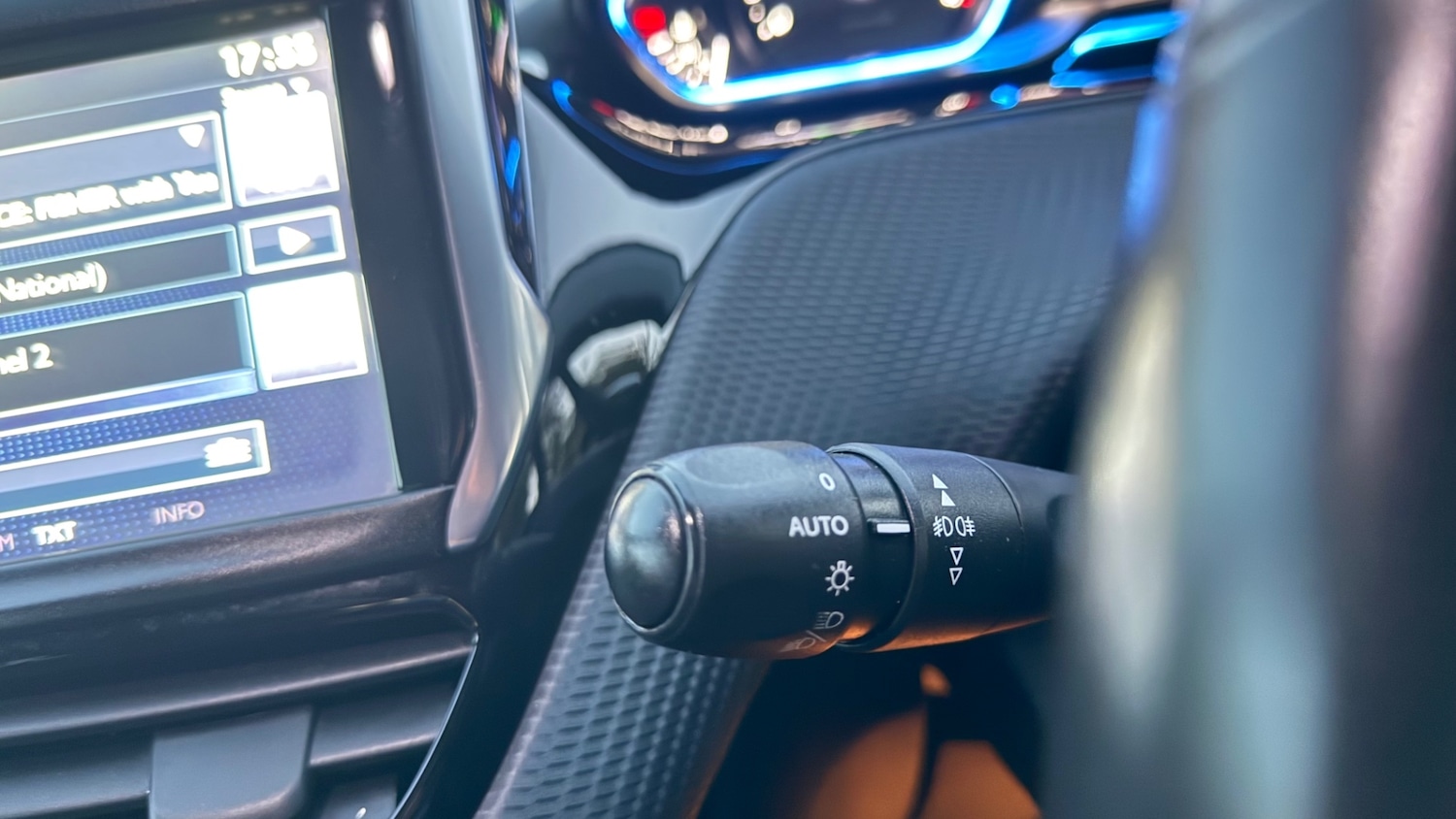 Used Peugeot 2008 2015 for sale - 76367053: Photo 25