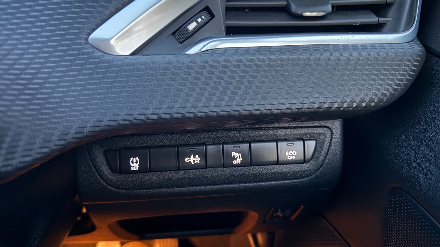 Used Peugeot 2008 2015 for sale - 76367053: Photo 27