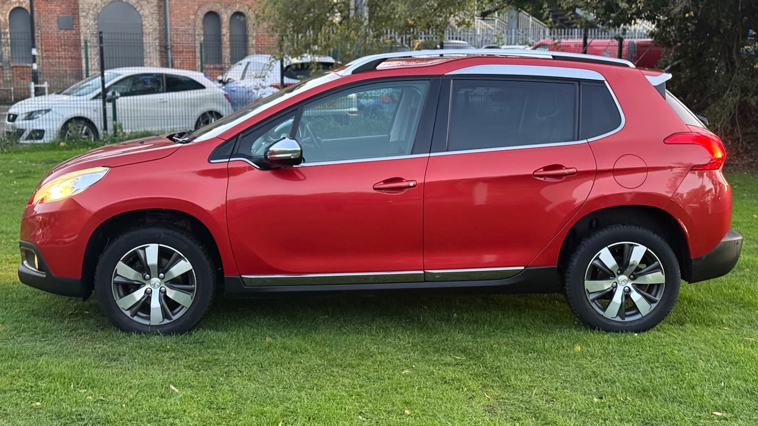 Used Peugeot 2008 2015 for sale - 76367053: Photo 6