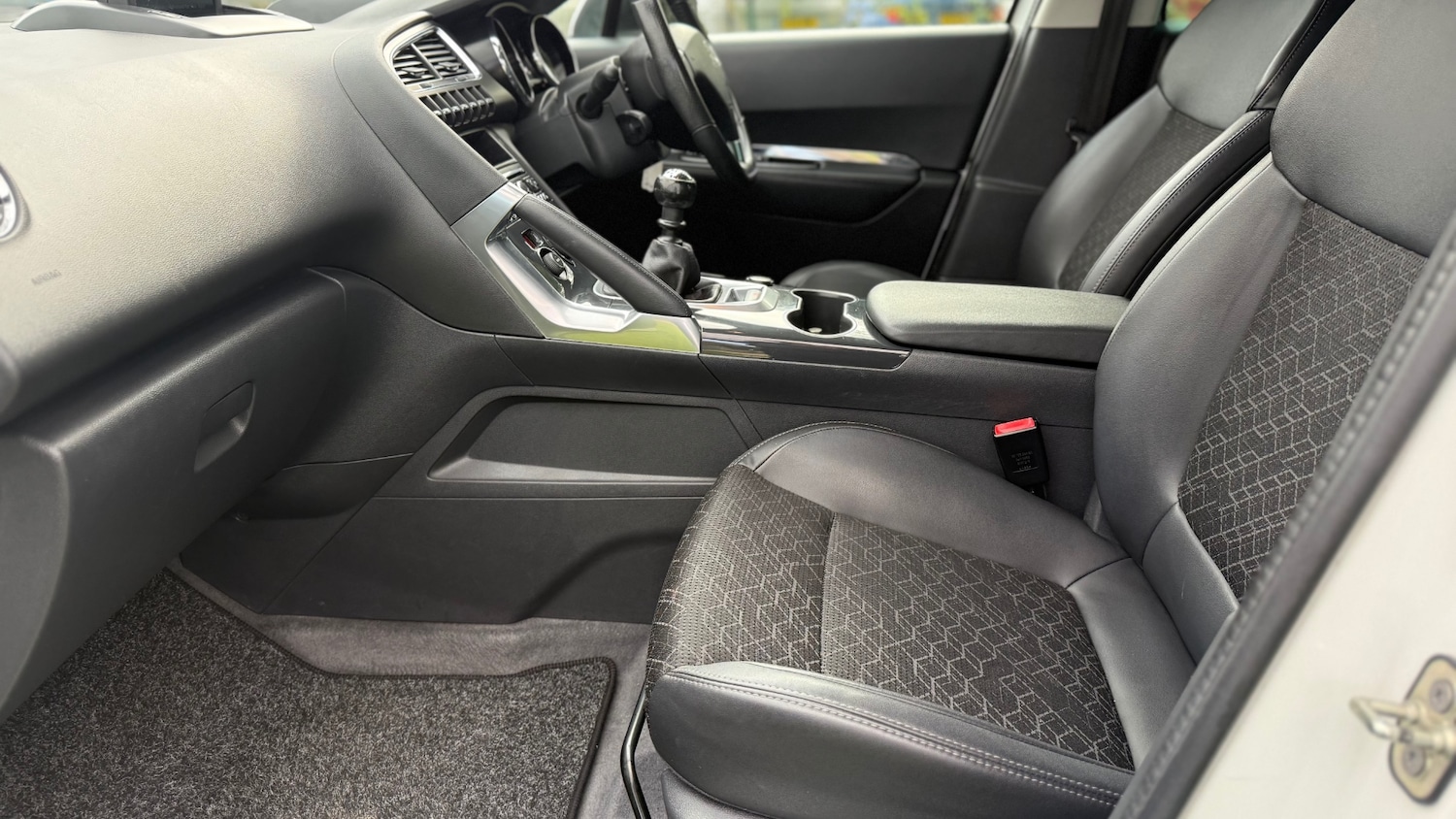 Used Peugeot 3008 2015 for sale - 76330294: Photo 16