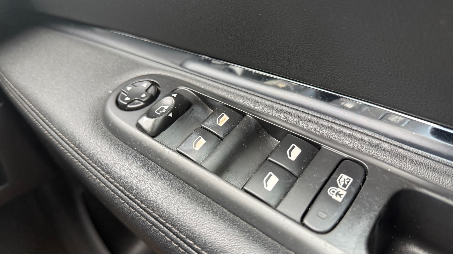 Used Peugeot 3008 2015 for sale - 76330294: Photo 24