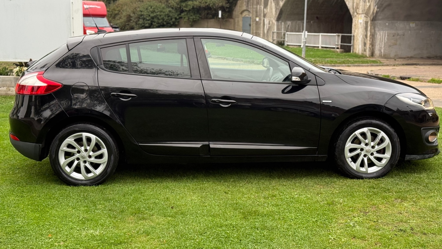 Used Renault Megane 2014 for sale - 76285978: Photo 2