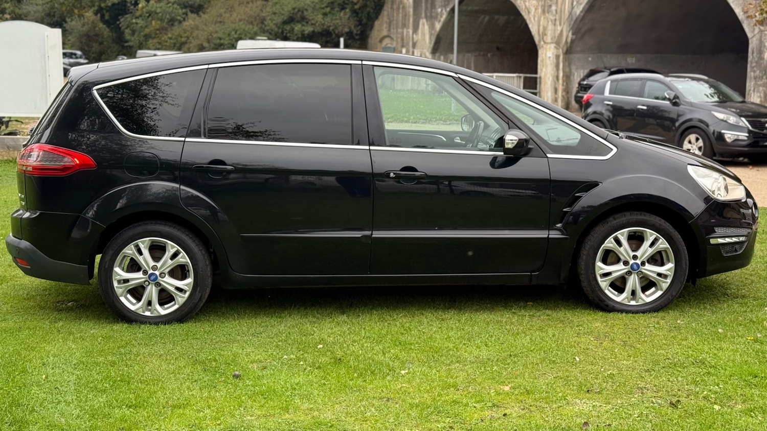 Used Ford S-Max 2010 for sale - 76194567: Photo 2