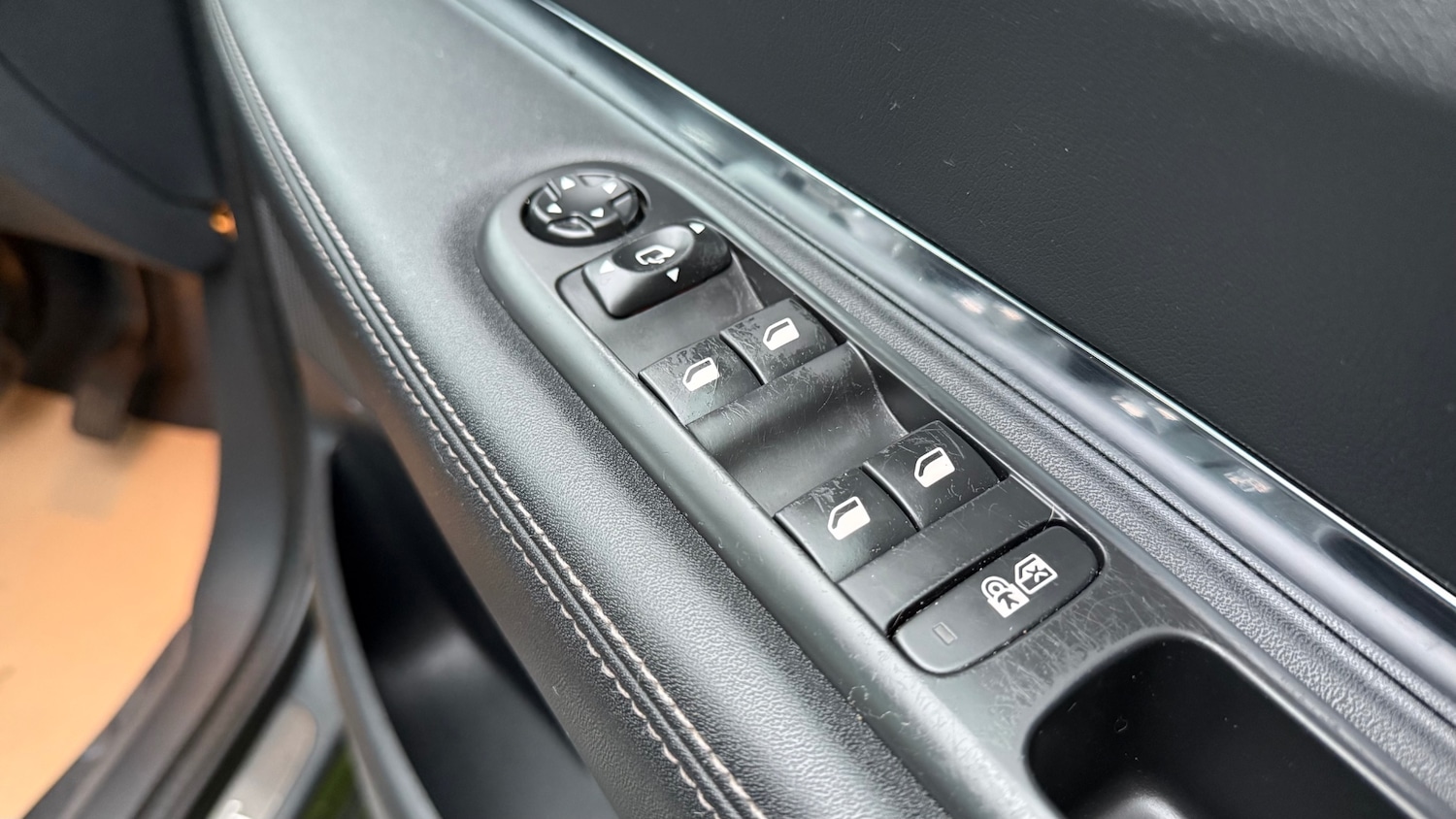 Used Peugeot 3008 2015 for sale - 77114096: Photo 17