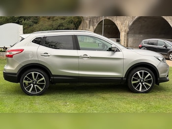 Used Nissan Qashqai 2015 for sale - 76143336: Photo 2