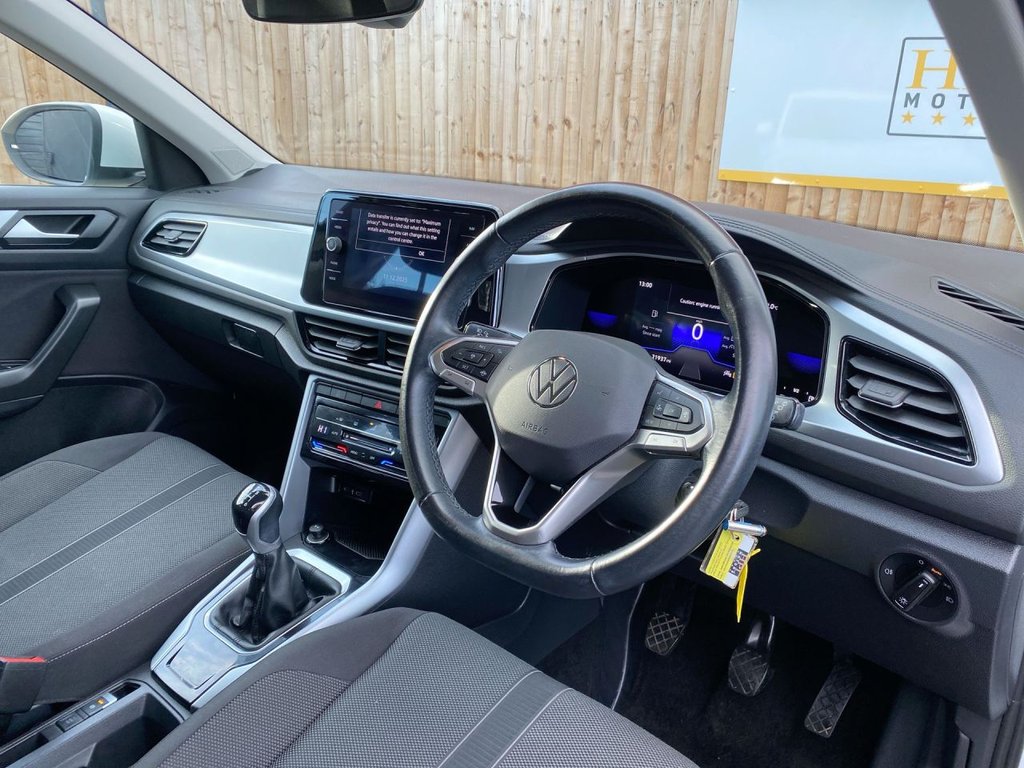 Used Volkswagen T-Roc 2023 for sale - 76867211: Photo 7