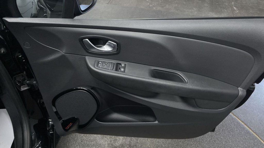 Used Renault Clio 2018 for sale - 77394793: Photo 25
