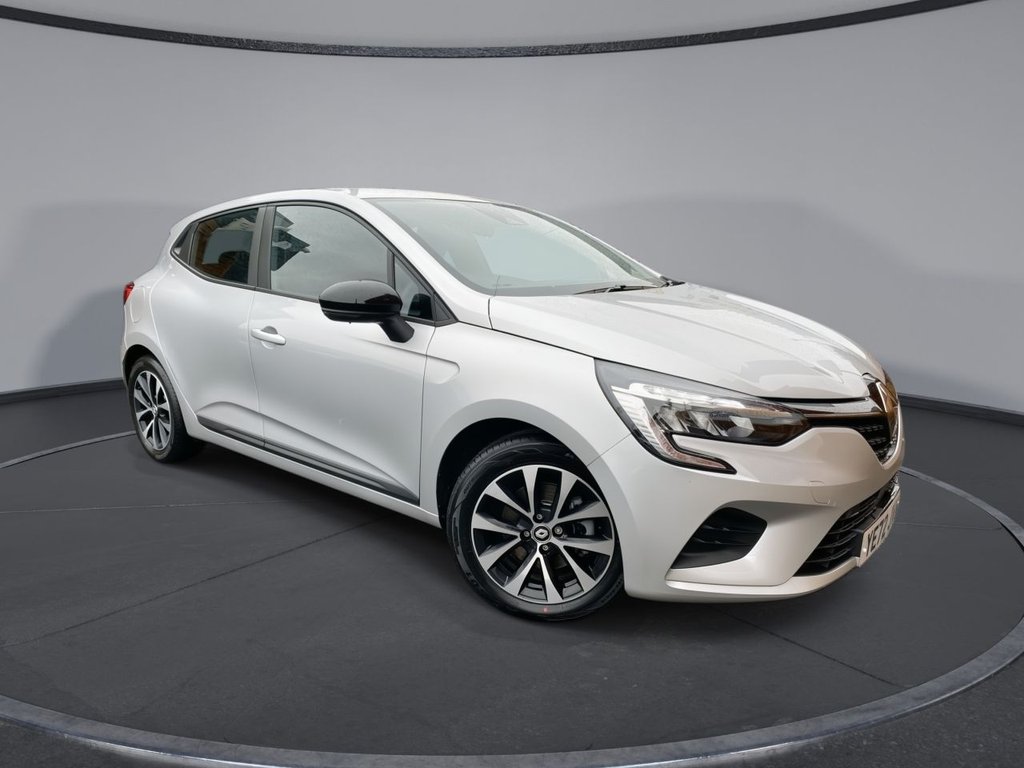 Used Renault Clio 2022 for sale - 76569839: Photo 2